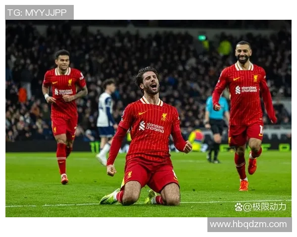 莱万领衔球队冲击新赛季目标球迷期待他的精彩表现与进球记录刷新